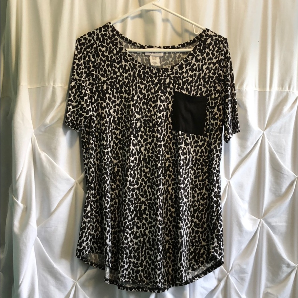 Black and white leopard zig zag stripe top